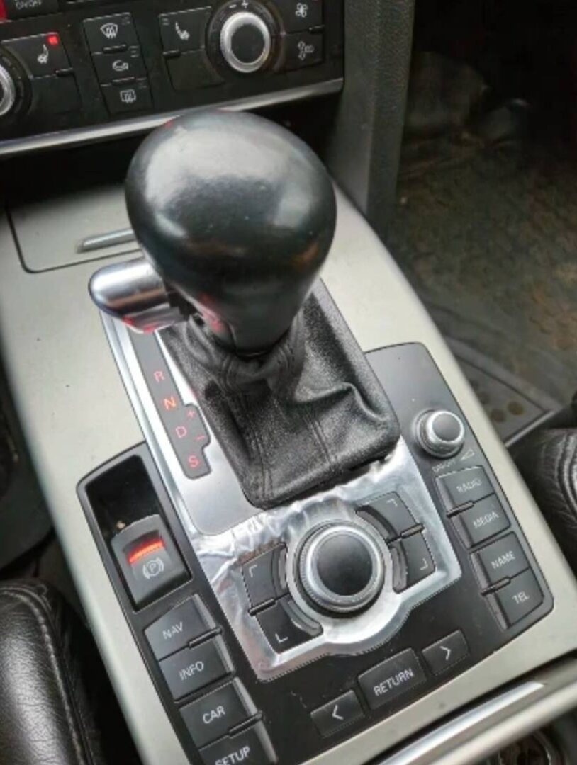 RAMIK NA STREDOVY PANEL MMI AUDI Q7 a AUDI A6 C6 - 8