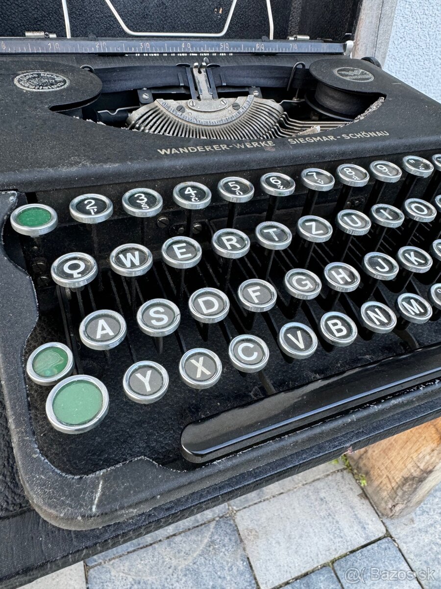 VINTAGE KUFRÍKOVÝ PÍSACÍ STROJ CONTINENTAL - 8