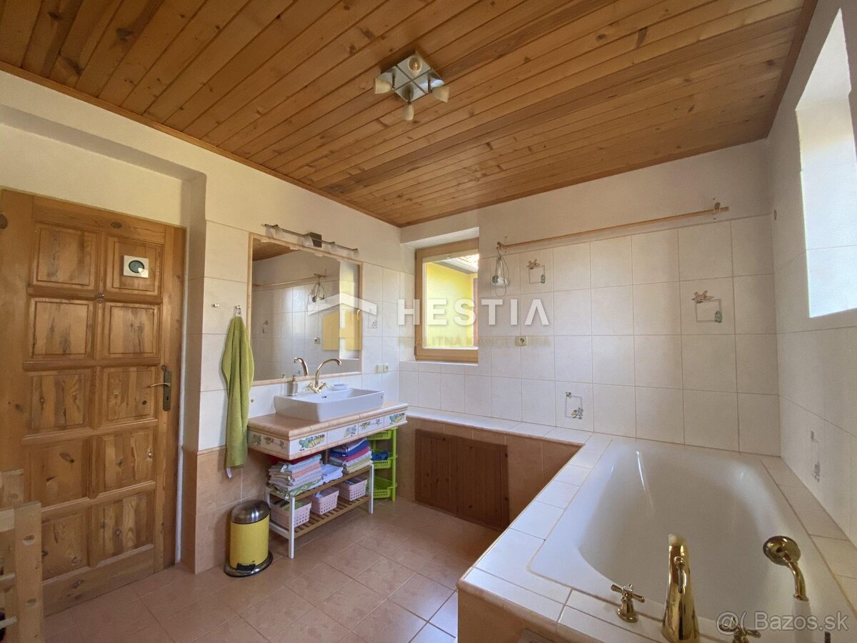 ZNÍŽENÁ CENA RODINNÁ USADLOSŤ v úžasnej lokalite, pozemok - 8