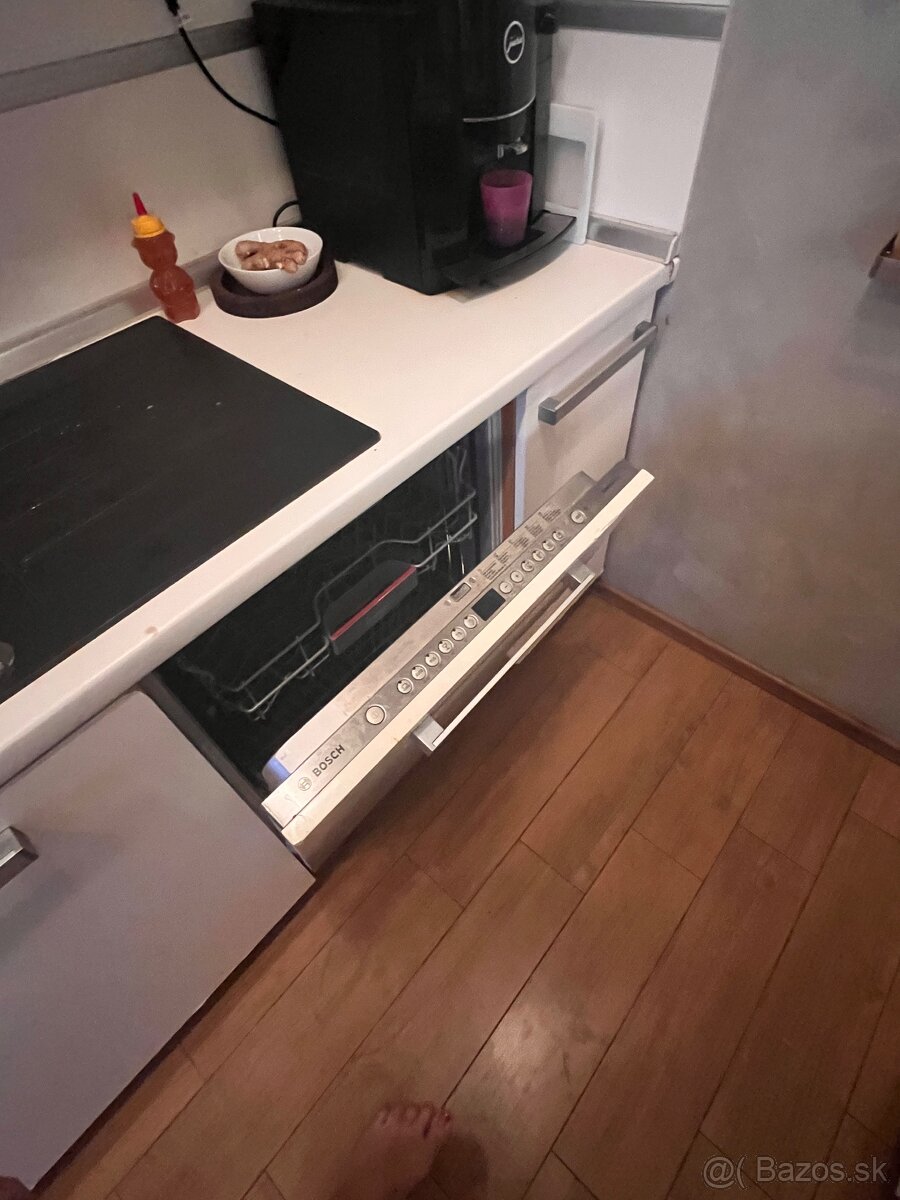 Kuchynská linka - 8