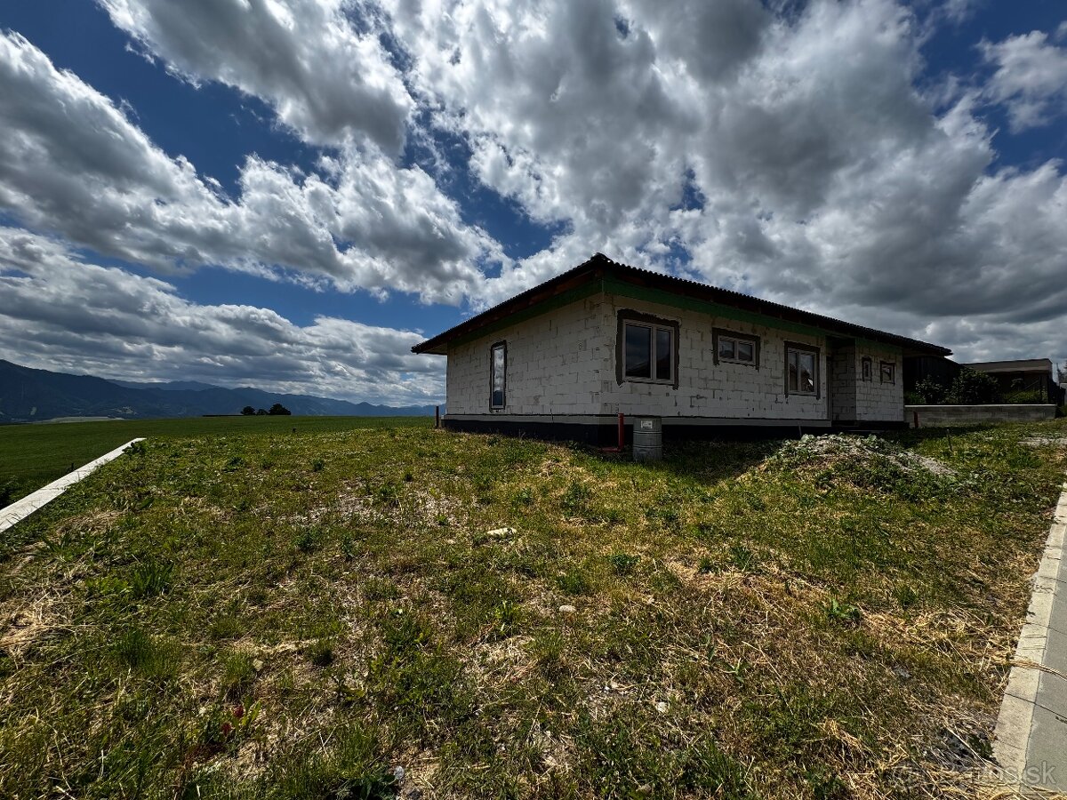 Rozostavaný rodinný dom s rozprávkovým výhľadom na Liptov - 8