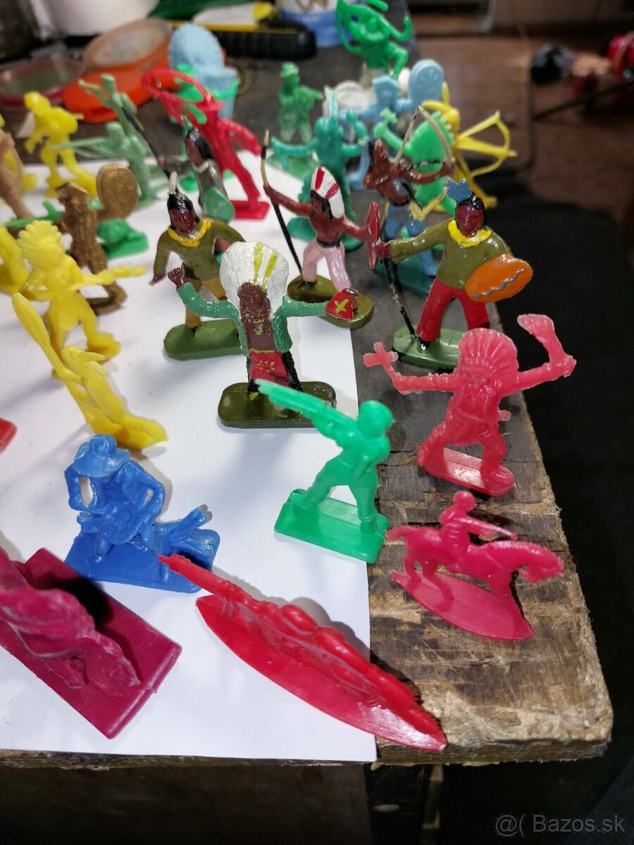 Staré retro figúrky,indiáni,vojaci - 8