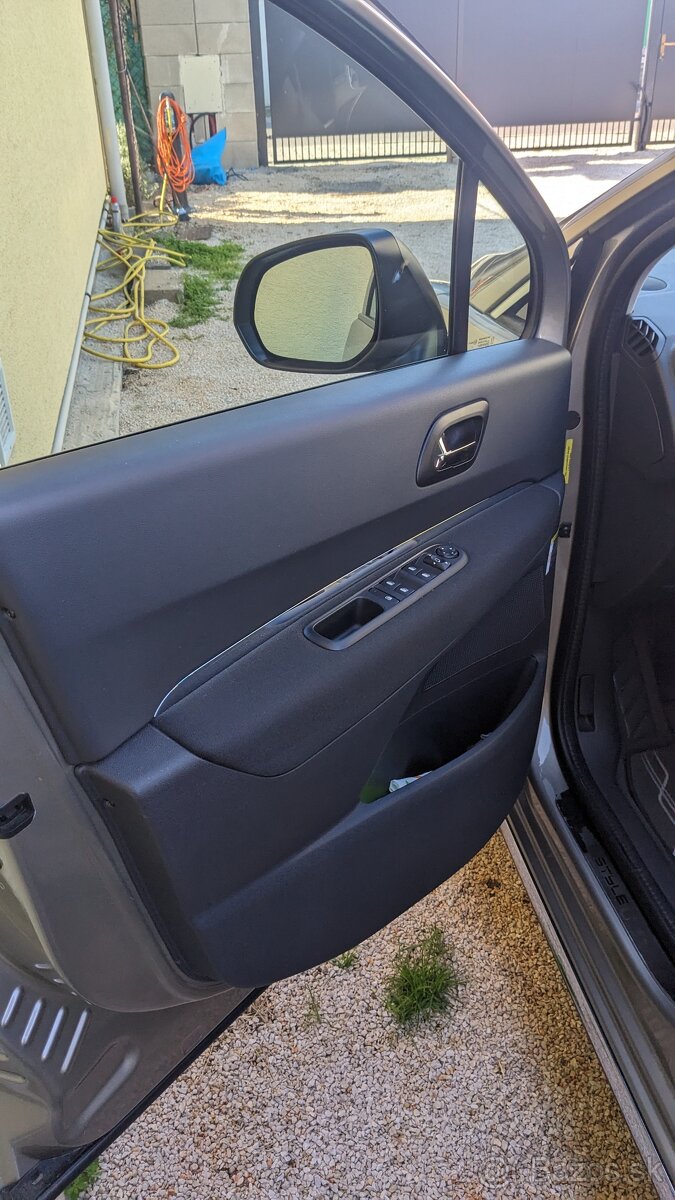 Predám Peugeot 3008 1.6hdi automat - 8