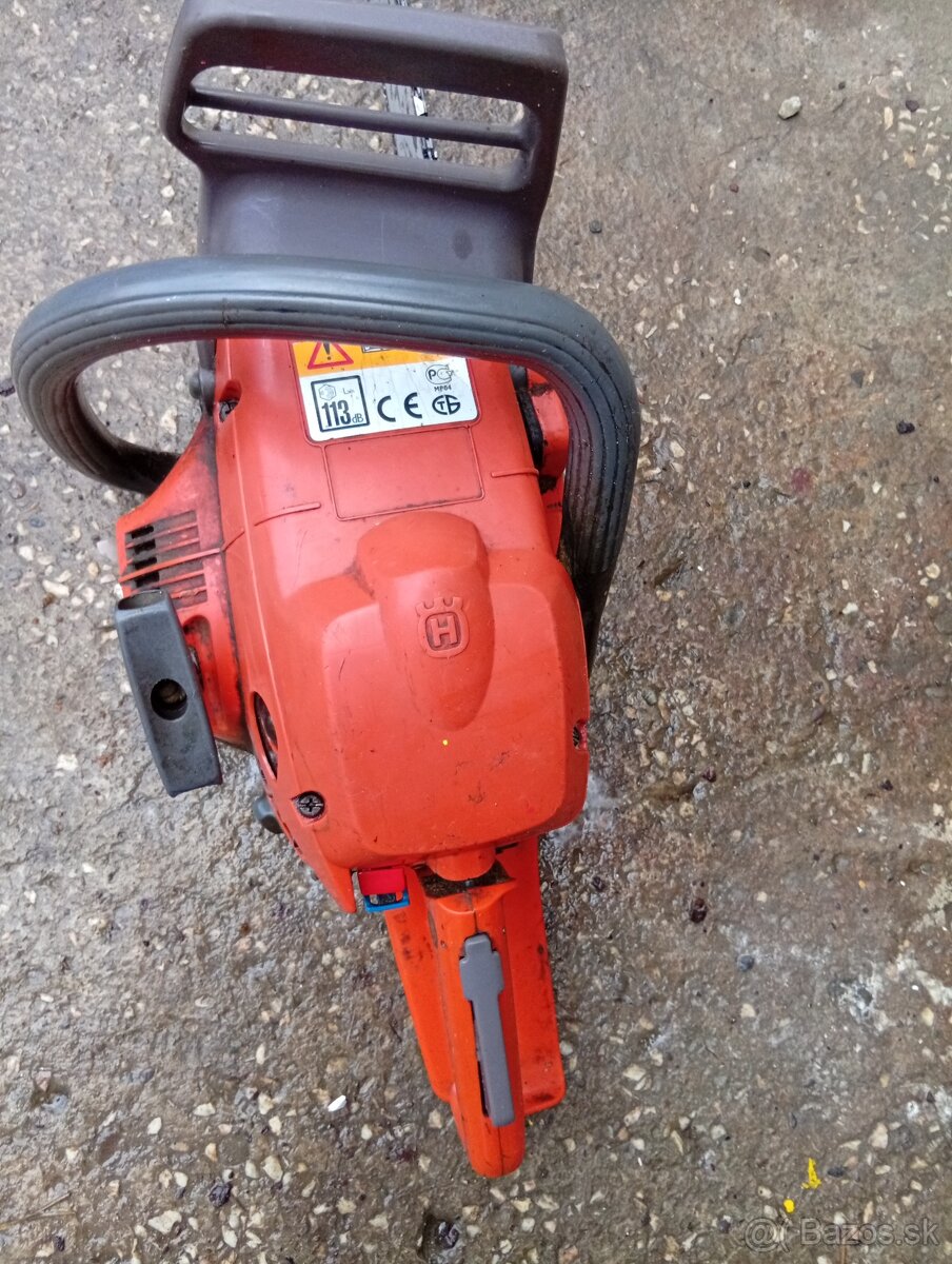 Predám tuto motorovu pílu Husqvarna 340 - 8