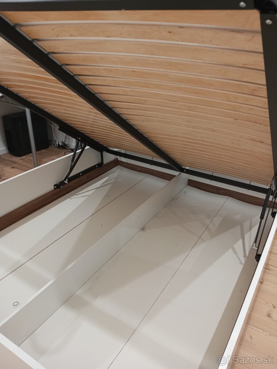 Manželská posteľ - 8