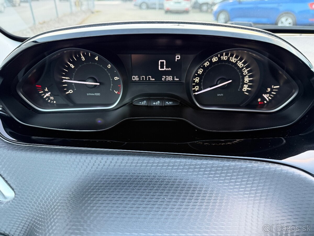 Peugeot 2008 1.2 PureTech Allure A/T - 8