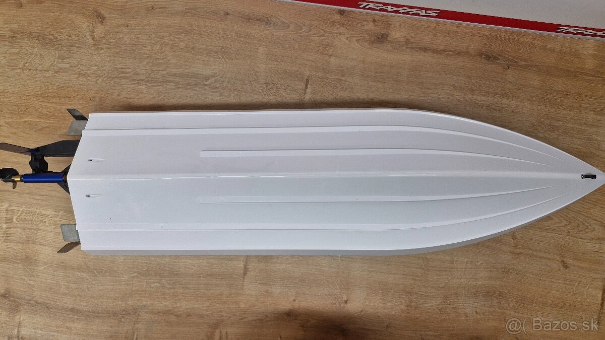 RC loď Traxxas Disruptor 4S - 8