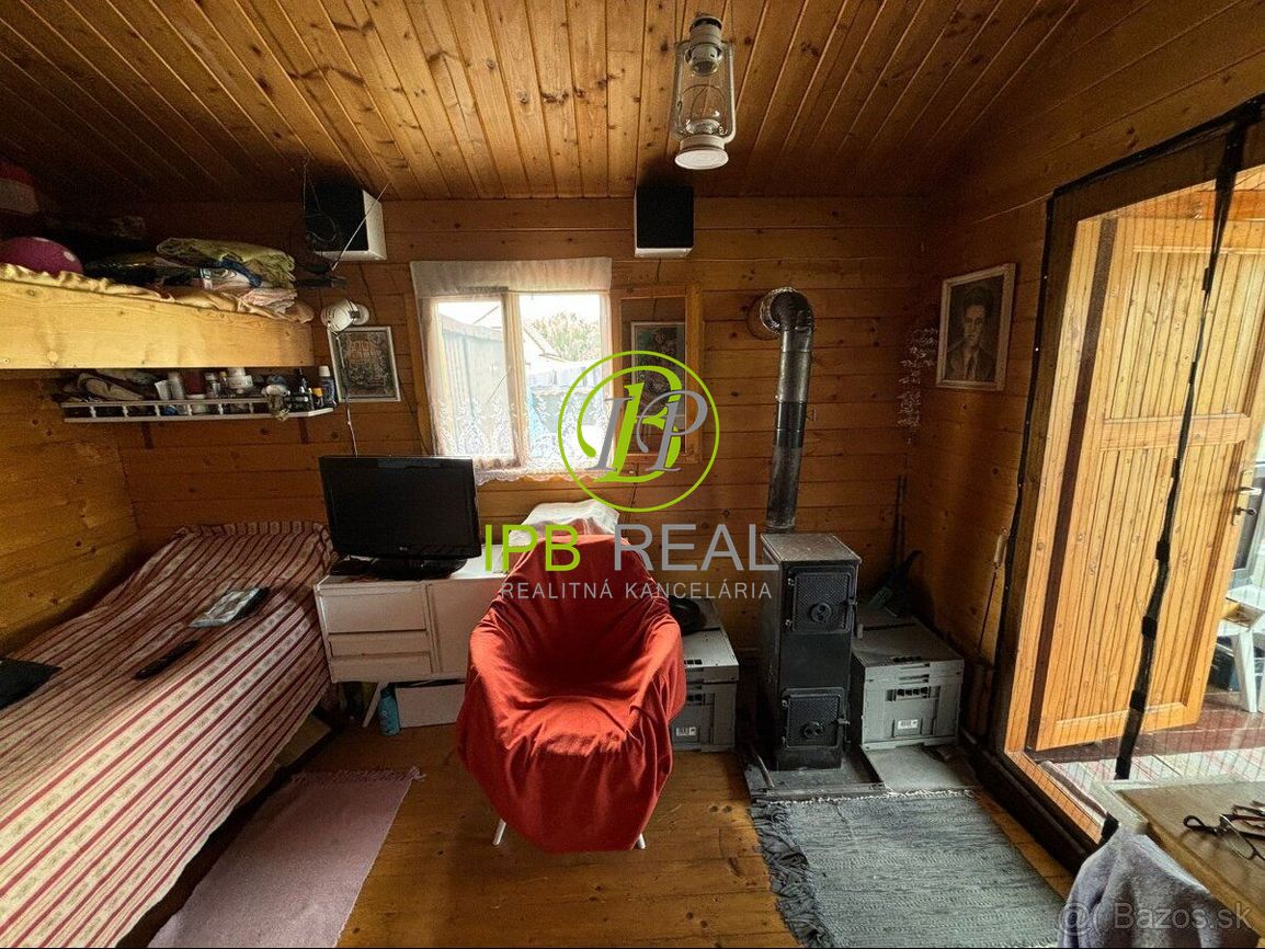 Upravená záhrada s chatou na Žabom majeri - 8