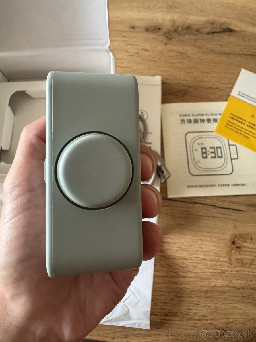 Dizajnový bluetooth budík s podsvietením - 8