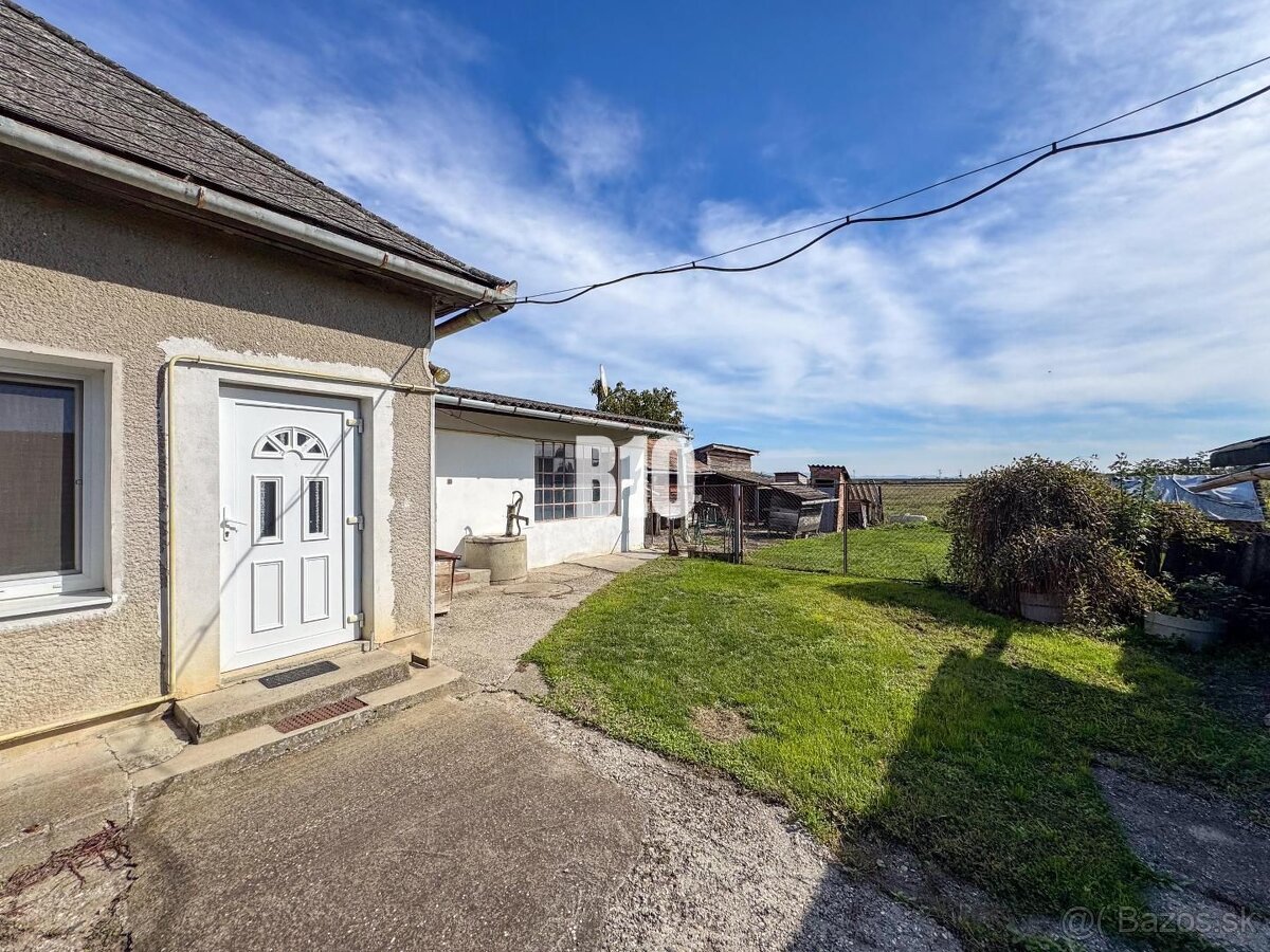 Rodinný dom s veľkým pozemkom (4641 m2) - Ondrejovce - 8