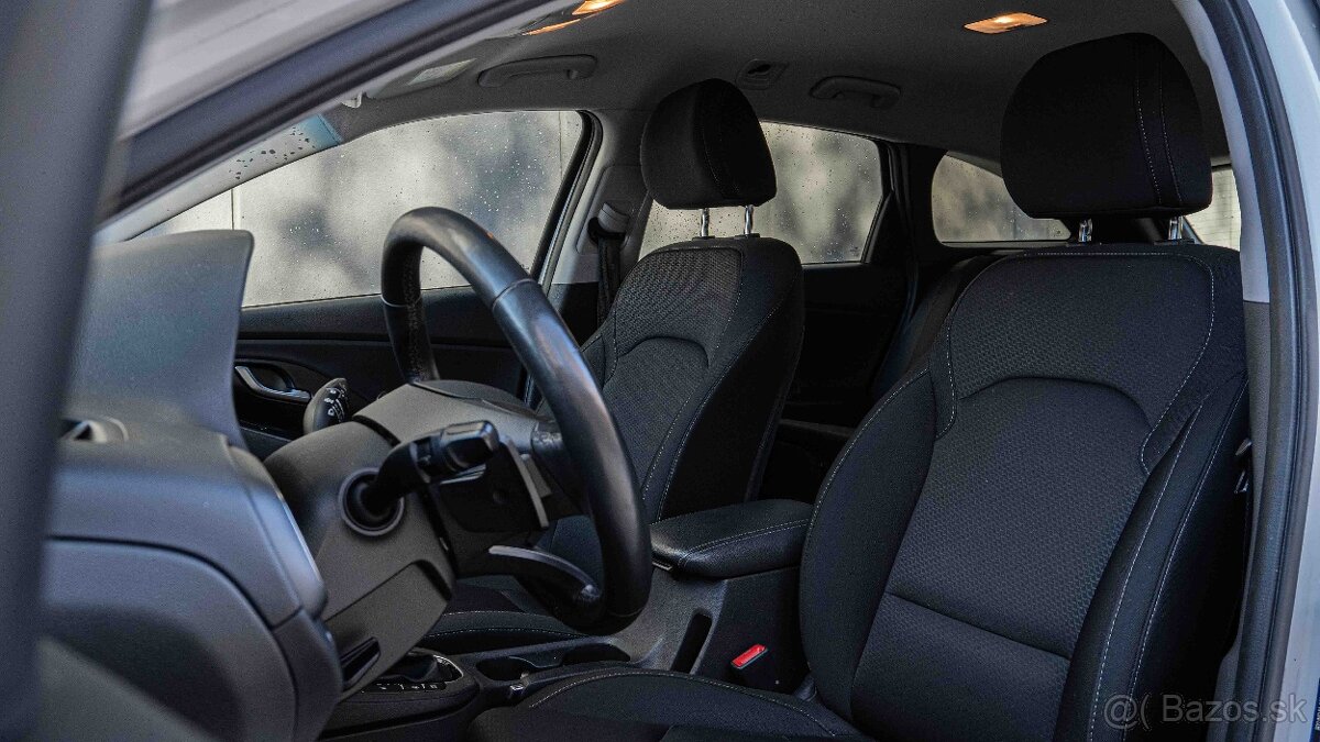 Hyundai i30 CW 1.6 CRDi Classic DTC / ODPOČET DPH - 8