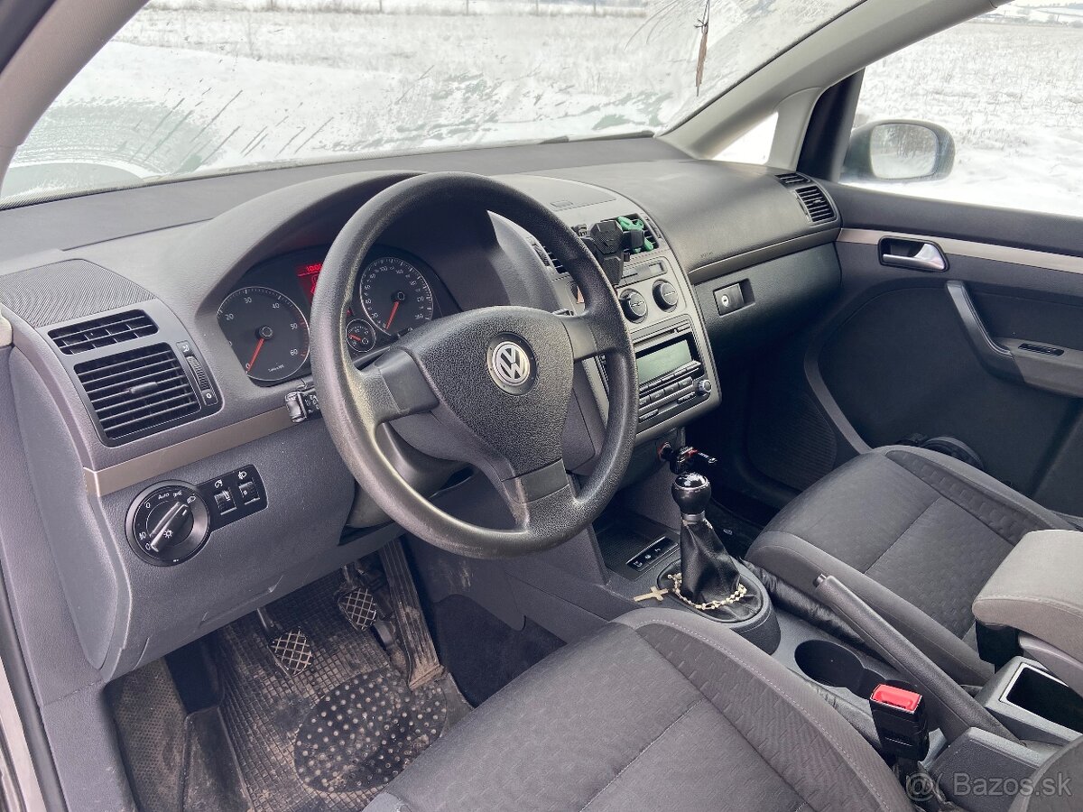 Volkswagen Touran - 8