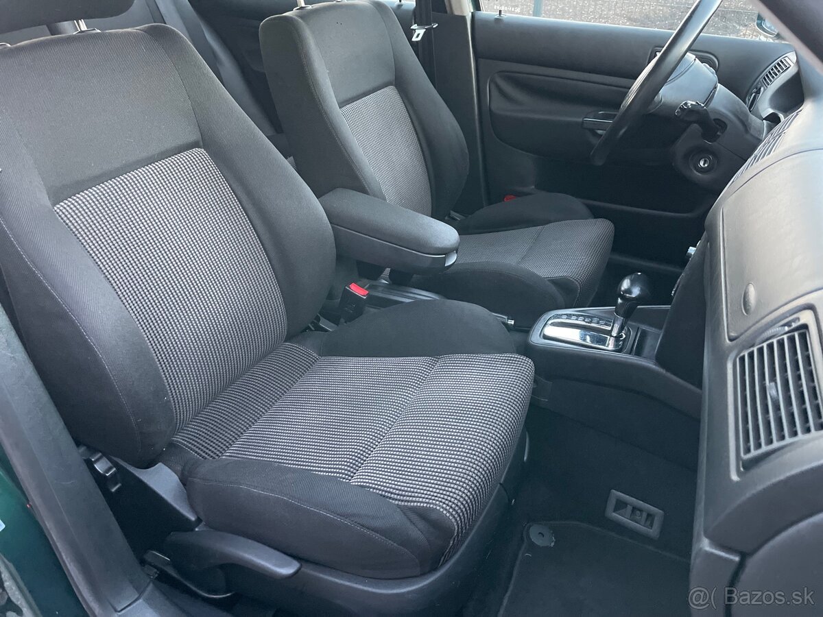 VW Golf IV 2.3 VR5 AUTOMAT - 8