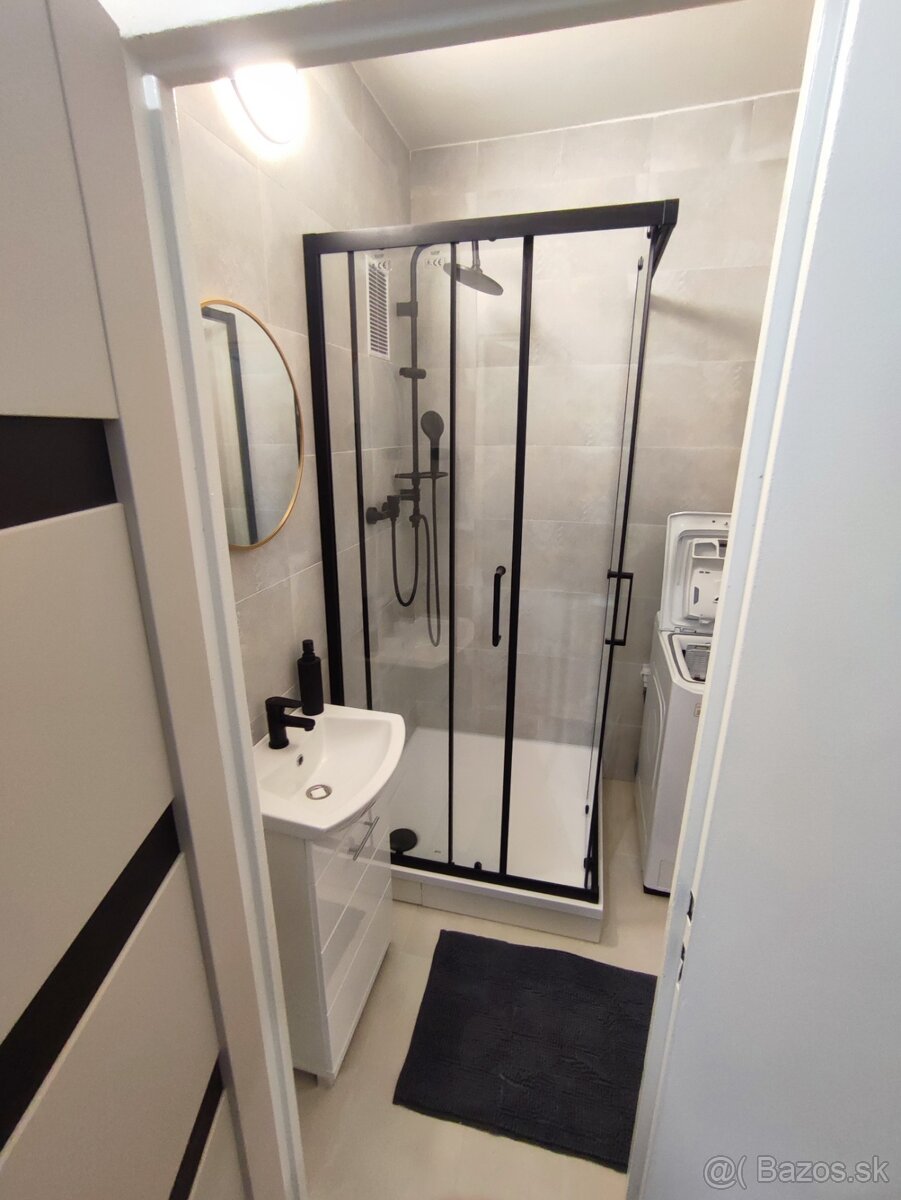 Pekná garsónka v centre mesta.Nice studio apartment in the c - 8