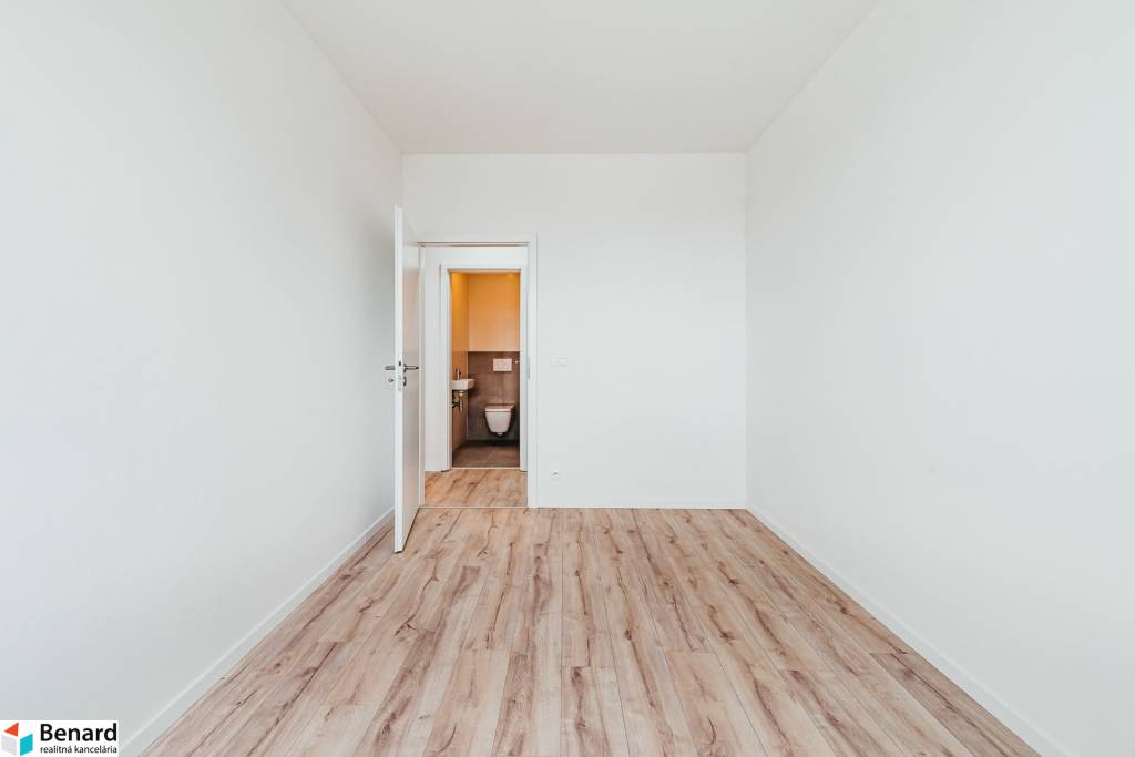 NA PREDAJ POSLEDNÉ TRI 3.IZBOVÉ BYTY TYP 5, KARPATSKÁ POPRAD - 8