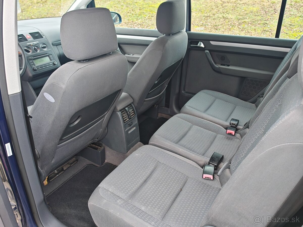 Volkswagen Touran 1.6 FSI - 8