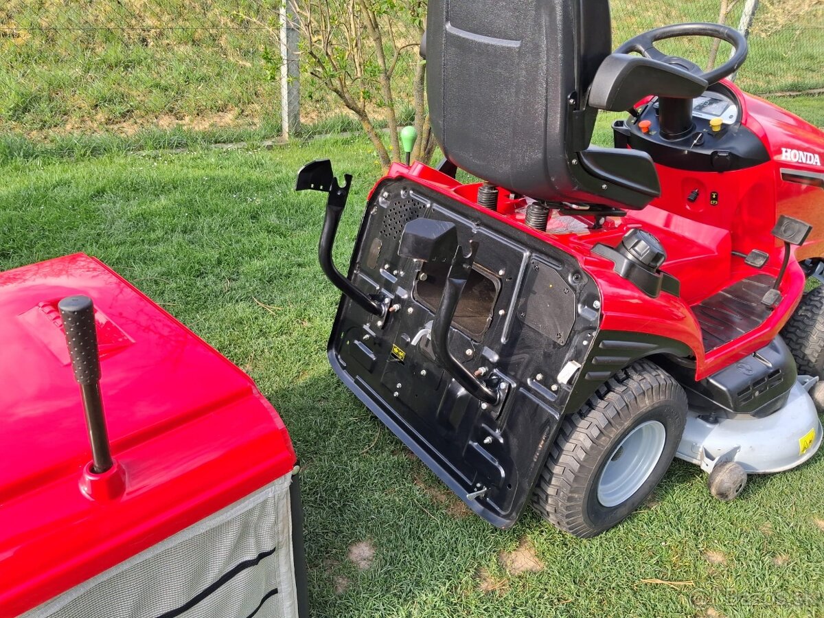 Zahradní traktor Honda HF 2622 - 8