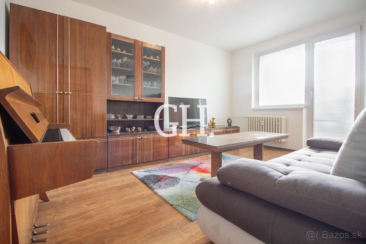 Priestranný 3-izbový byt v Revúcej s krásnym výhľadom – Váš - 8