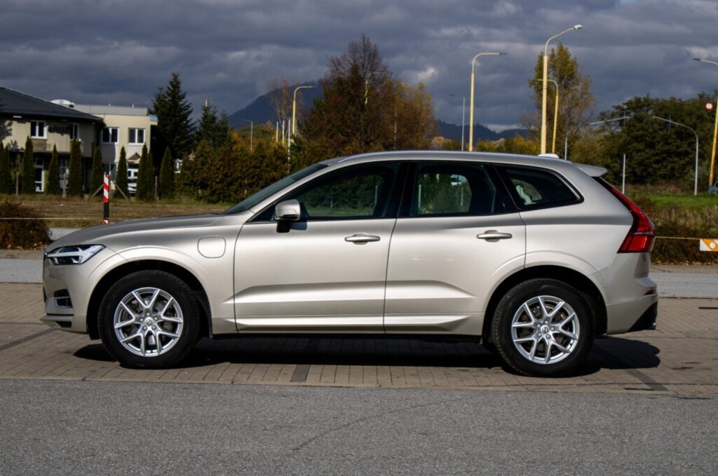 Volvo XC60 2.0 T8 Momentum AWD - 8