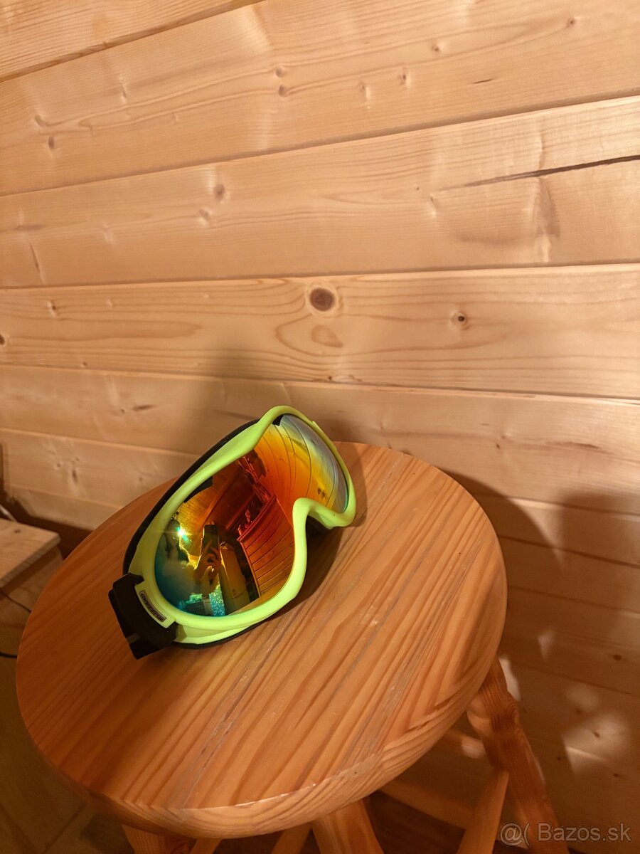 Lyžiarska prilba a okuliare - 8