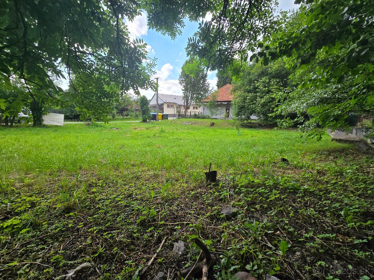 Momentálne najlepší stavebný pozemok končiaci regul potokom - 8