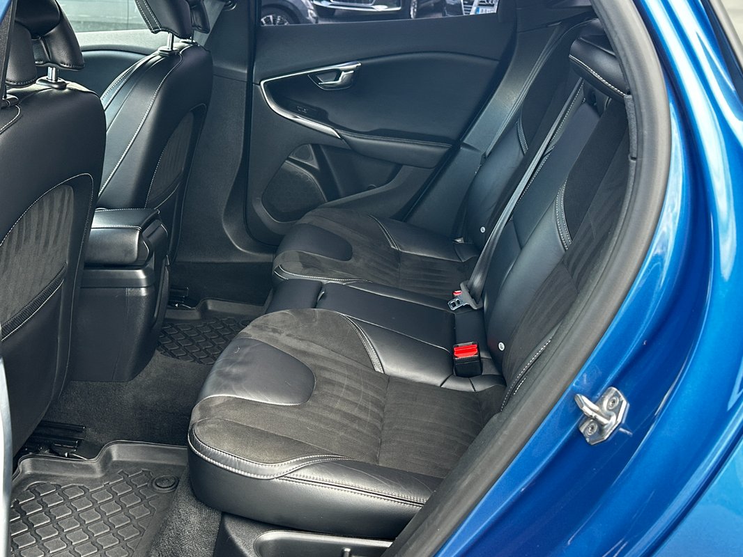 Volvo V40 R-Design D3 2.0 150k A/T - 8
