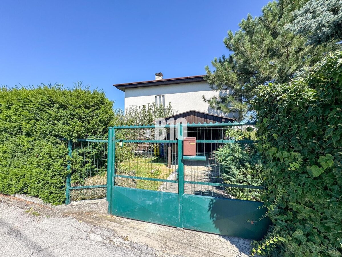 Rodinný dom s nádherným 8 árovým pozemkom na Kamennej ulici - 8