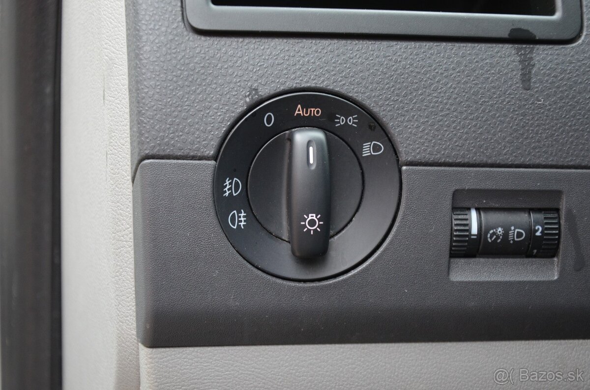 Volkswagen T5 Transporter Shuttle 2.0 TDI - 8