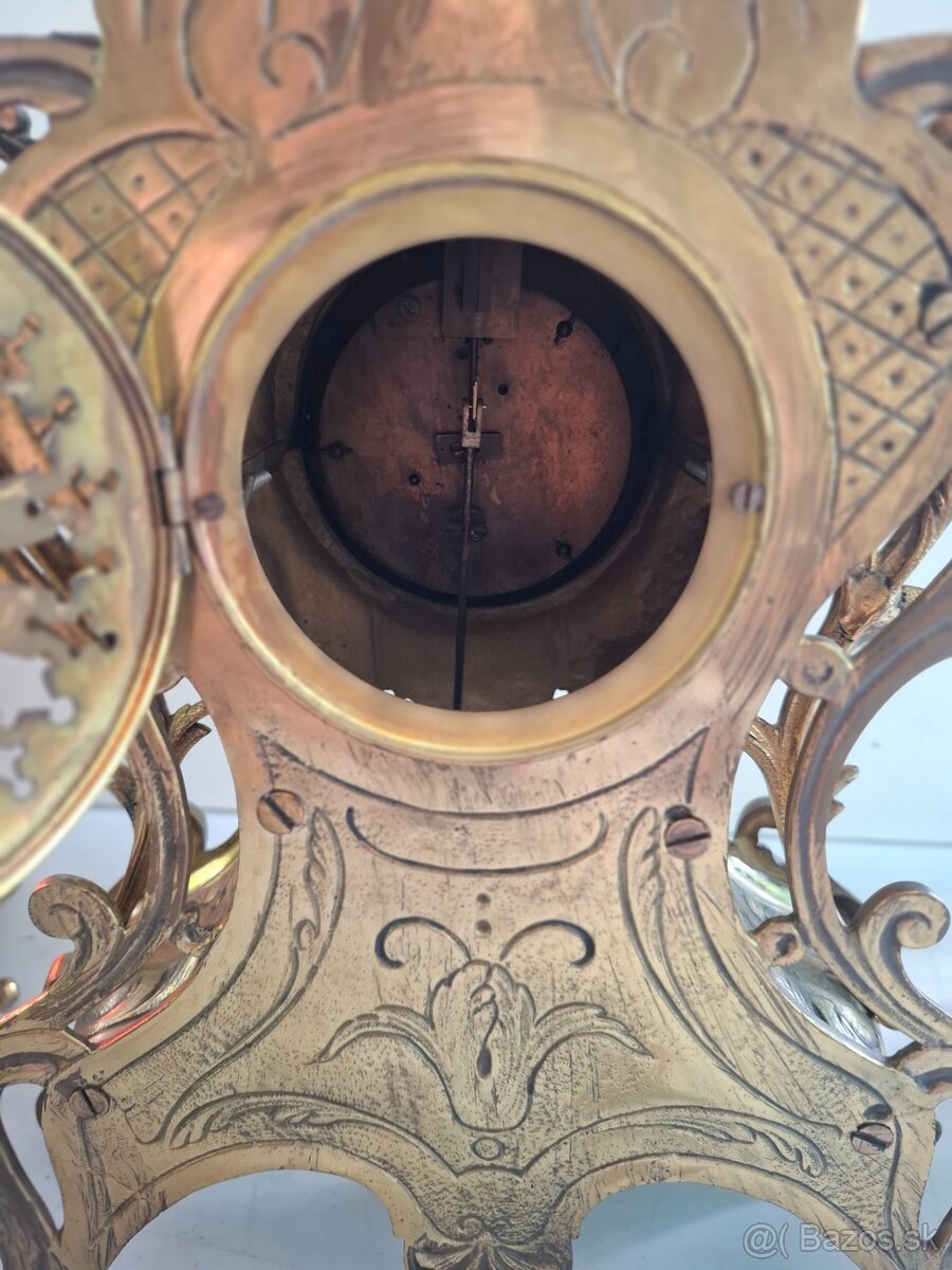 Predám funkčné starožitné mechanicke krbové mosadzné hodiny - 8