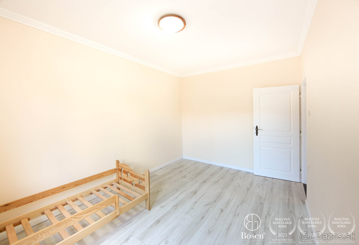 BOSEN | Na predaj priestranný 4-izb. RD v tichej časti mesta - 8