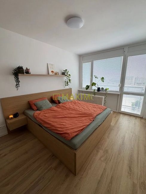 Kompletne zrekonštruovaný 3-izbový na ulici Narcisová v Brat - 8