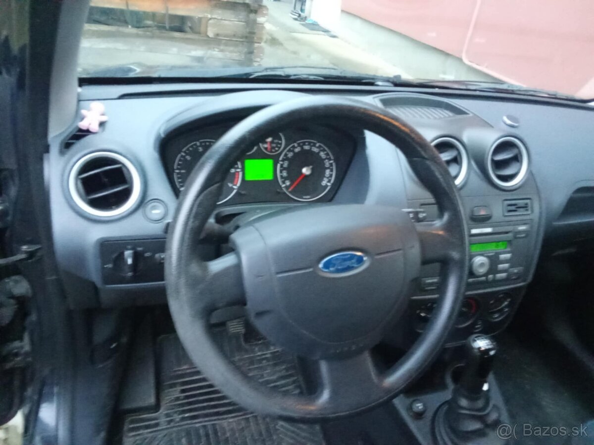Ford fiesta - 8