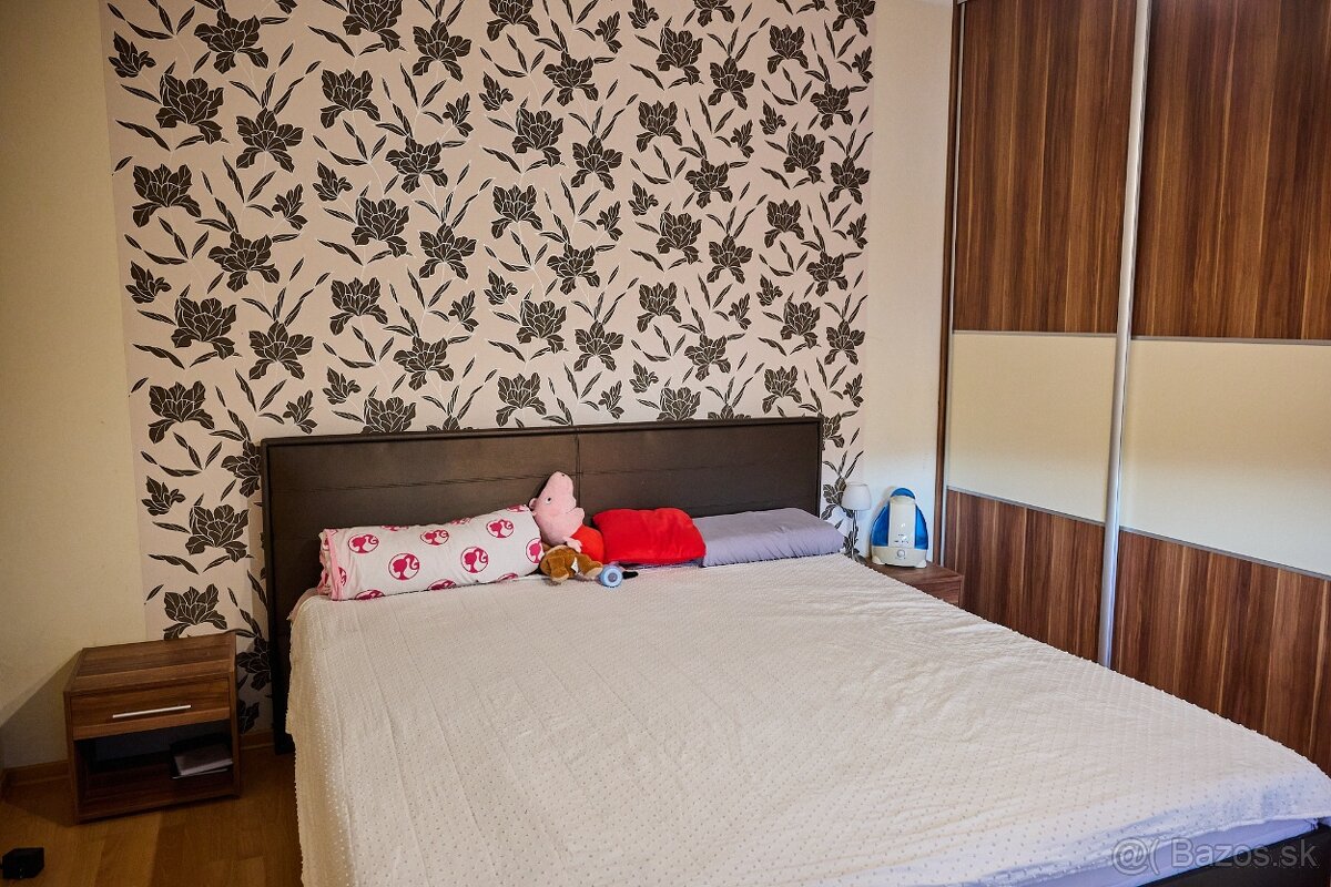 Predám 7 izbový rodinný dom - 8