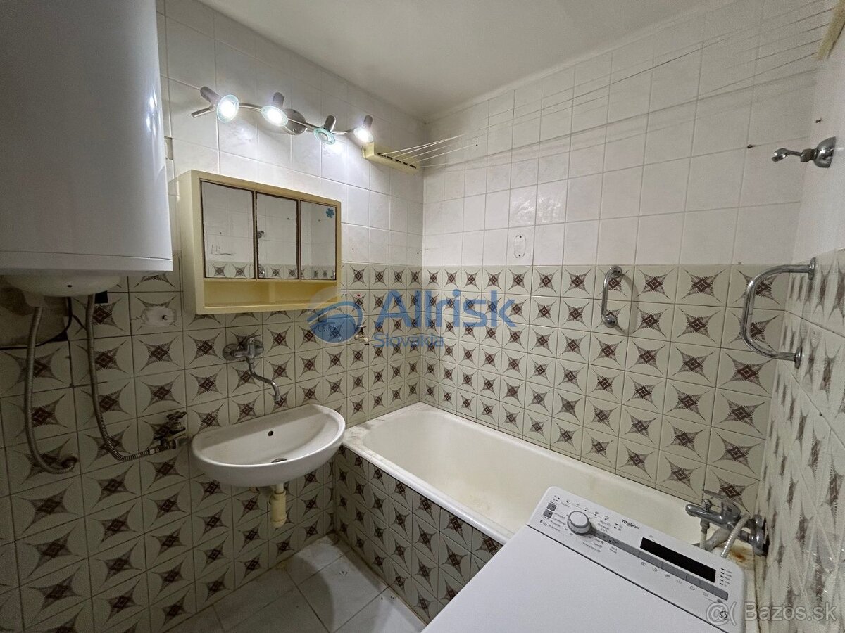 REZERVOVANÝ 3-izbový byt v tehlovej zateplenej bytovke so - 8