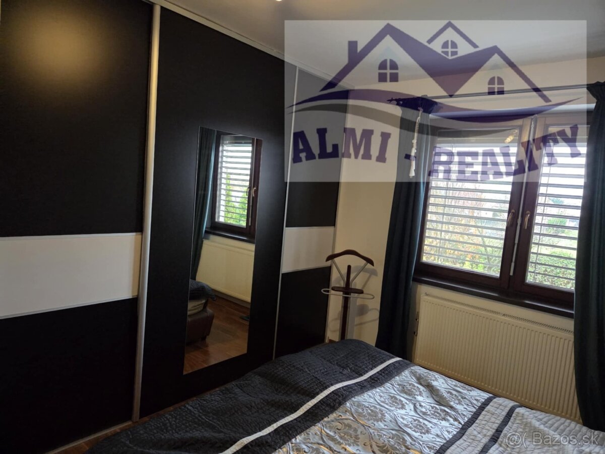 Rodinný dom s garážou - 8