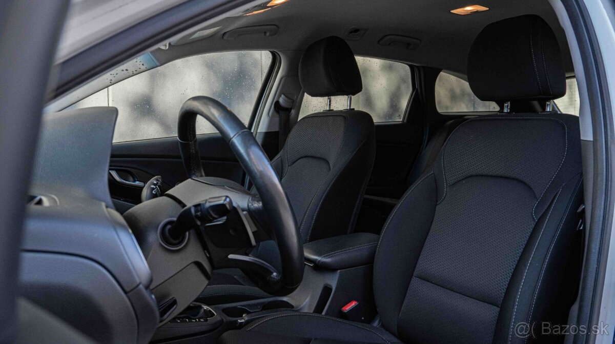 Hyundai i30 CW 1.6 CRDi Classic DTC - 8