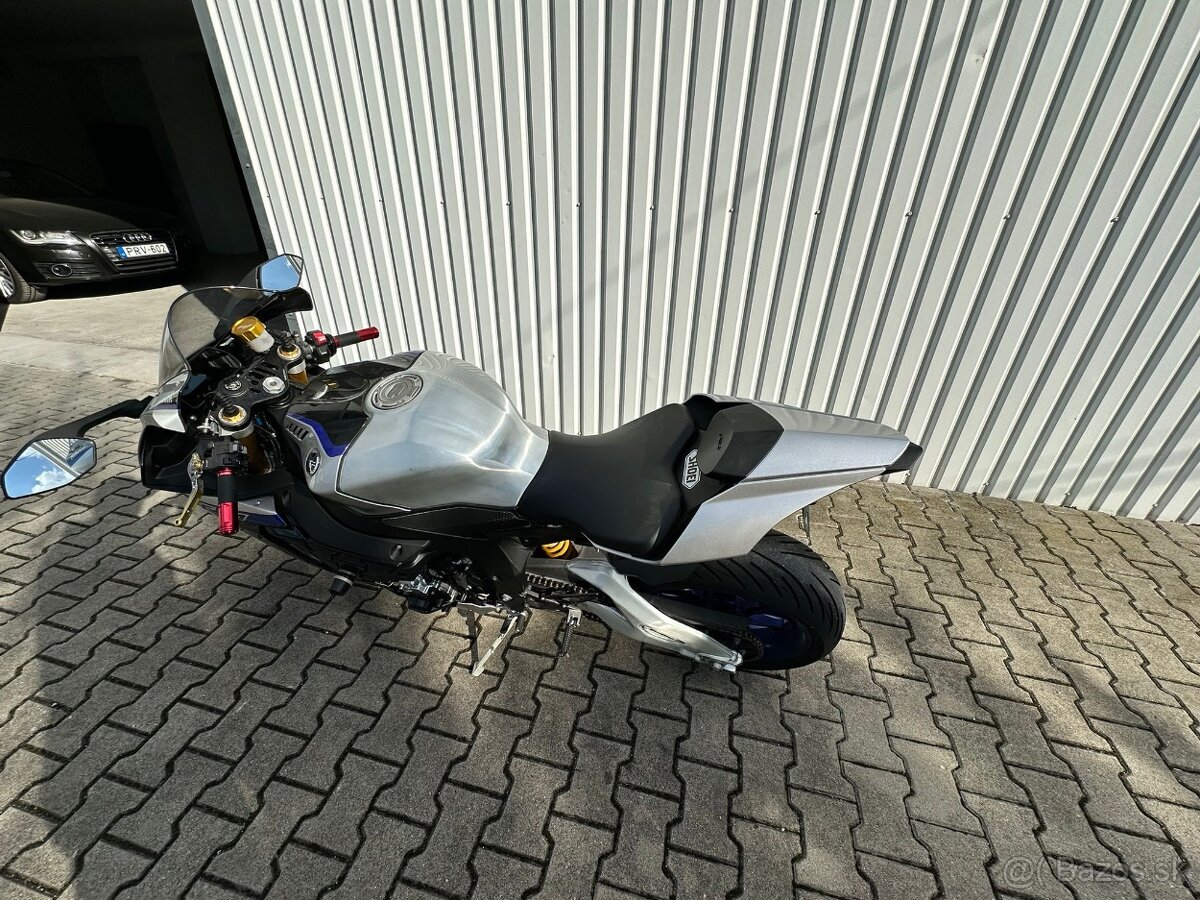 Yamaha R1M - 8