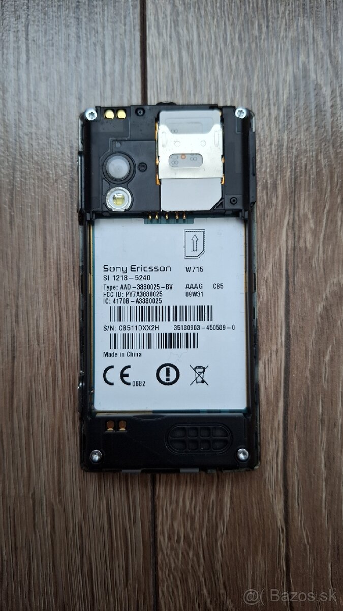 Sony Ericsson W715 Walkman - 8