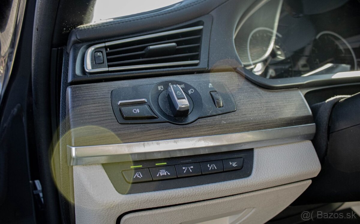 BMW 750i xDrive 2015 - 8