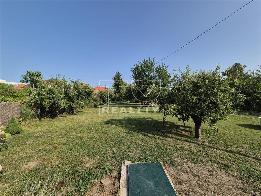 4 izbový rodinný dom v centre Levíc- kompletná... - 8