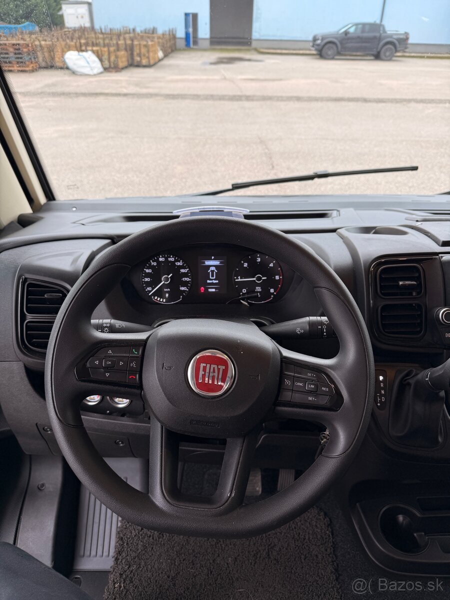 Knaus Live I 700 MEG - 8