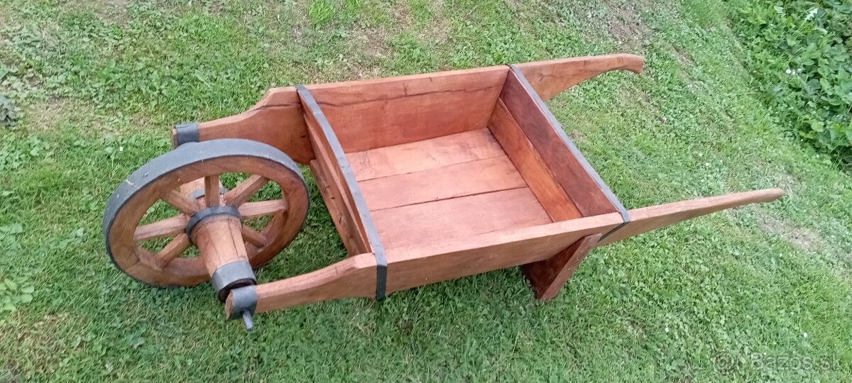 Starý drevený fúrik - 8