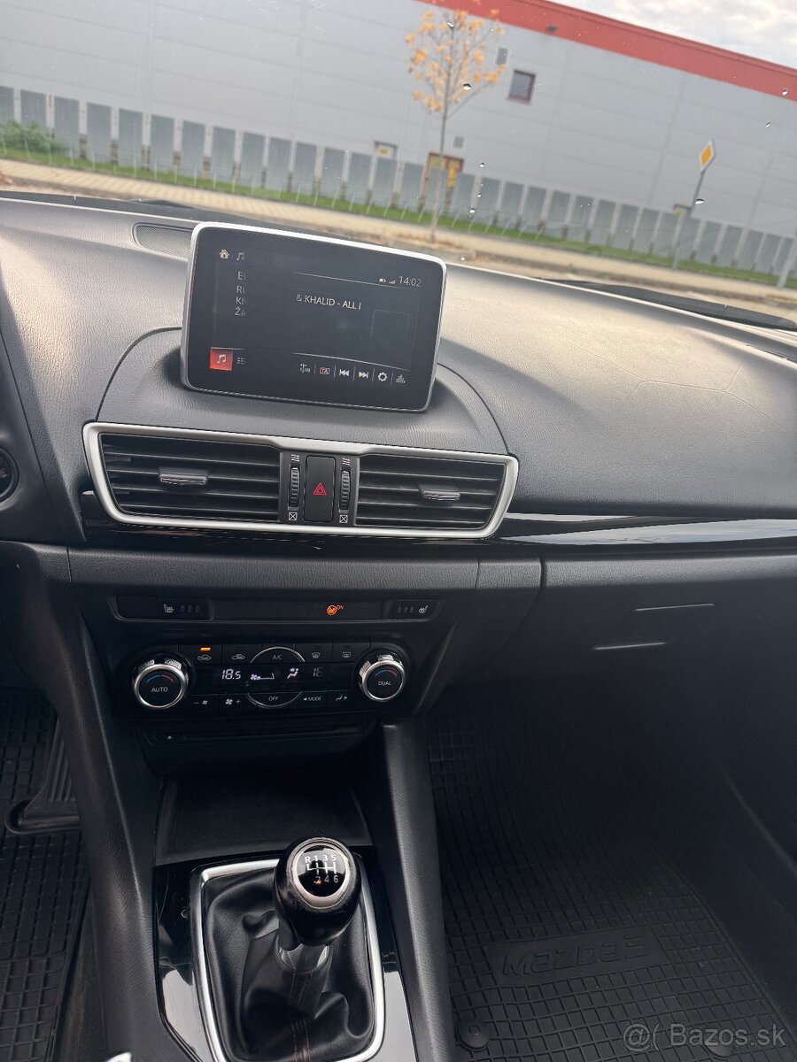 Mazda 3 1.5i (74kW) - 8