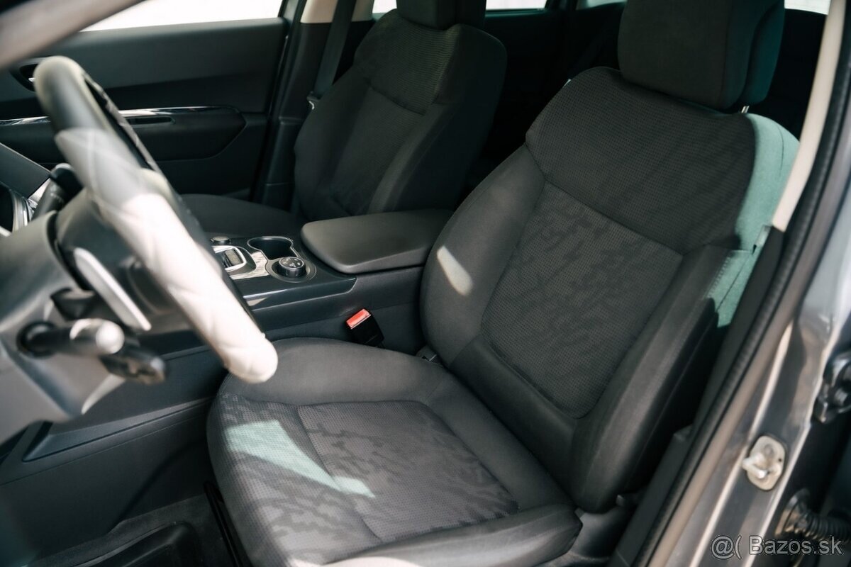 Peugeot 3008 1.6 e-HDi AT6 - 8