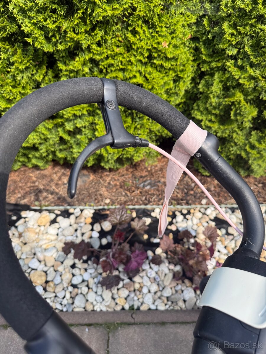 Kočiar Cybex Avi Spin - 8