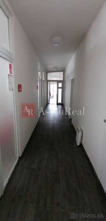 komerčný priestor 24 m2, v centre B. Bystrice, Nám. Slobody - 8