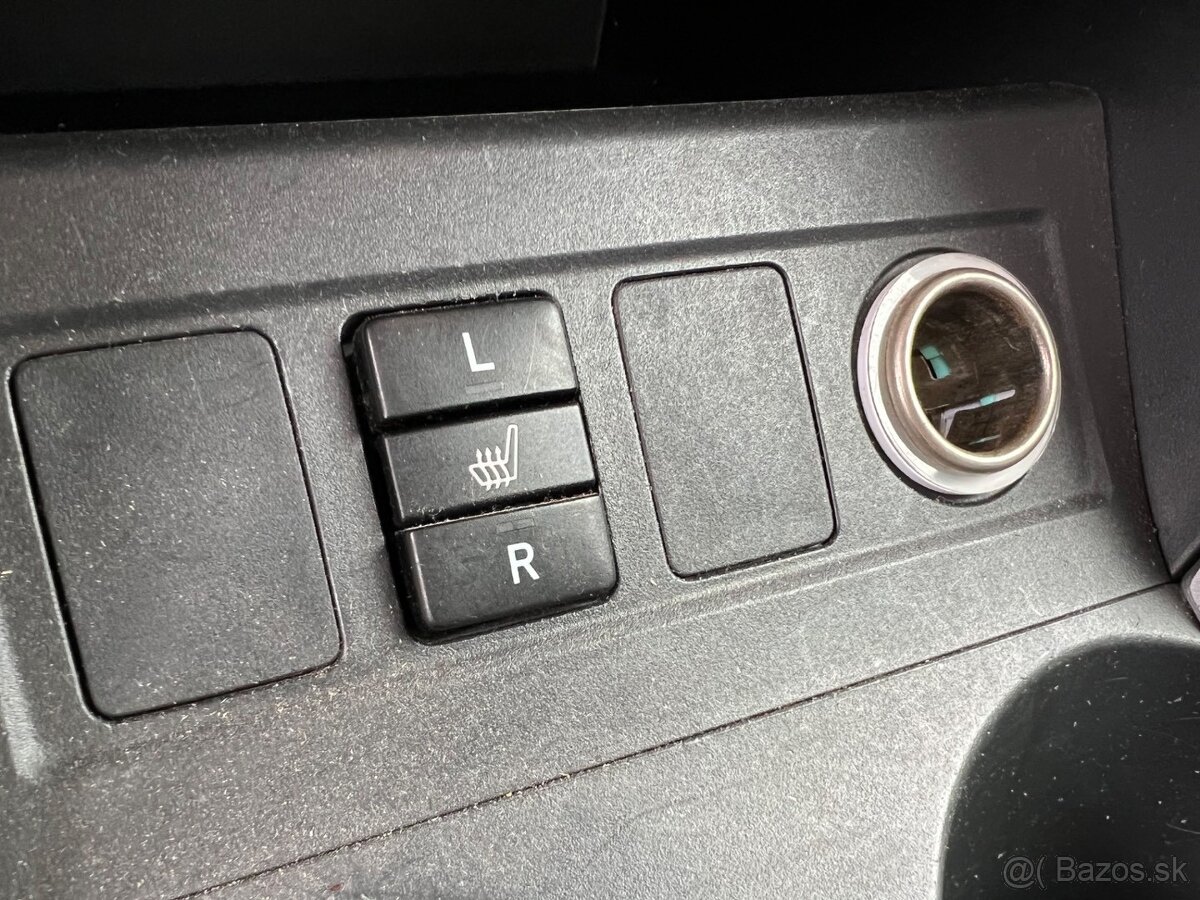 Toyota RAV4 2.2 D-4D 180 X+ - 8