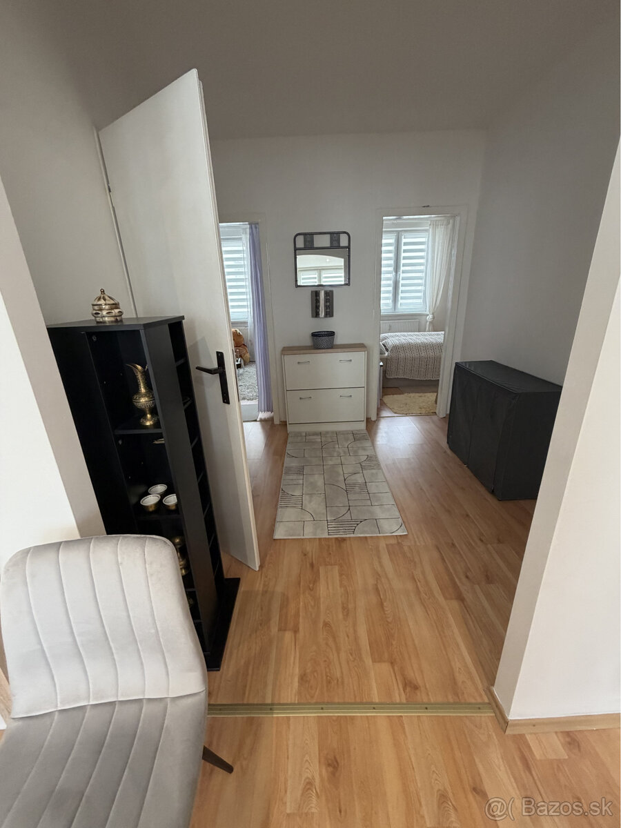 Na predaj 3-izbový byt v Humennom. - 8