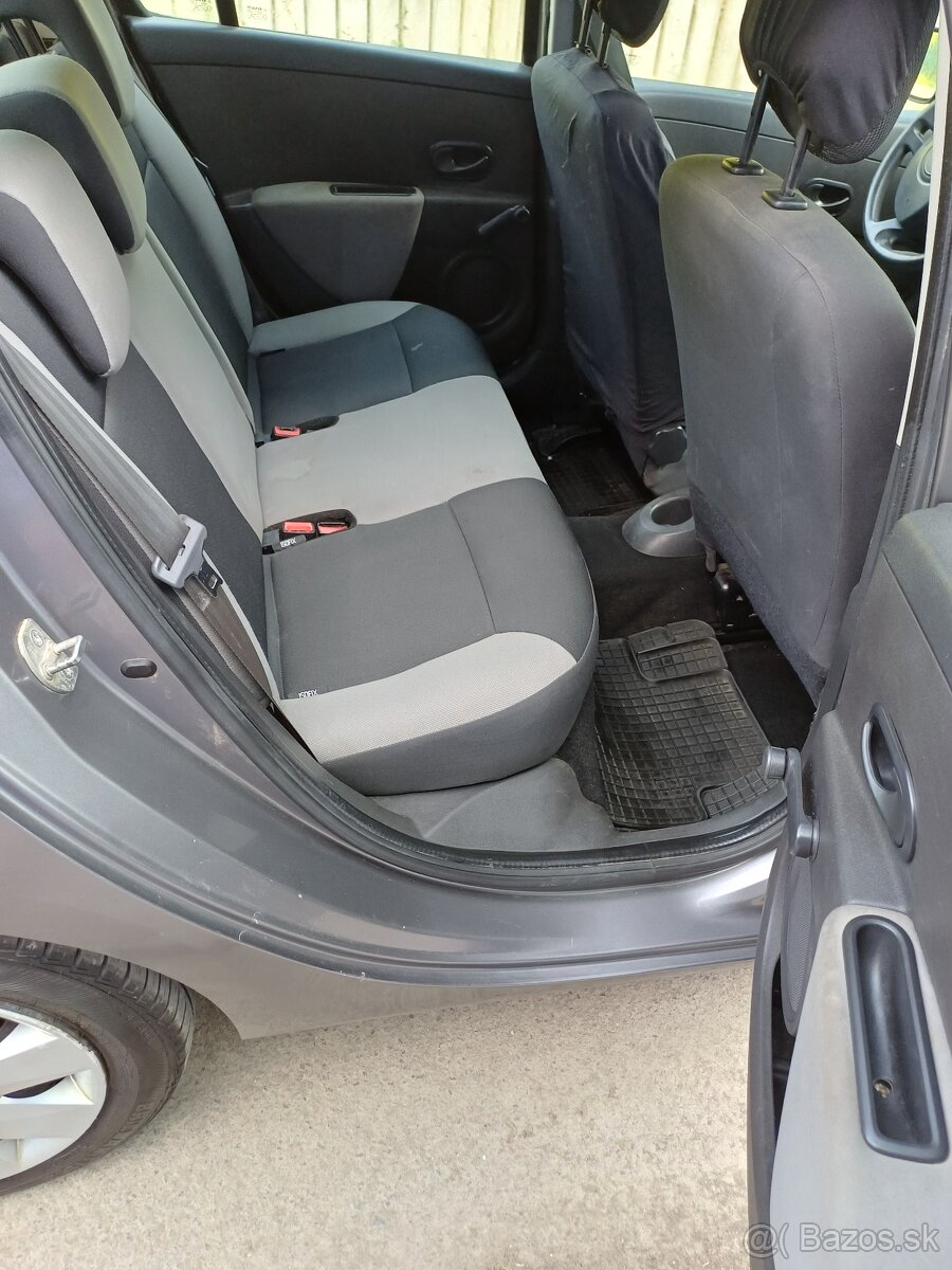 Renault Clio 1,2 benzín - rok výroby 2009 - 8