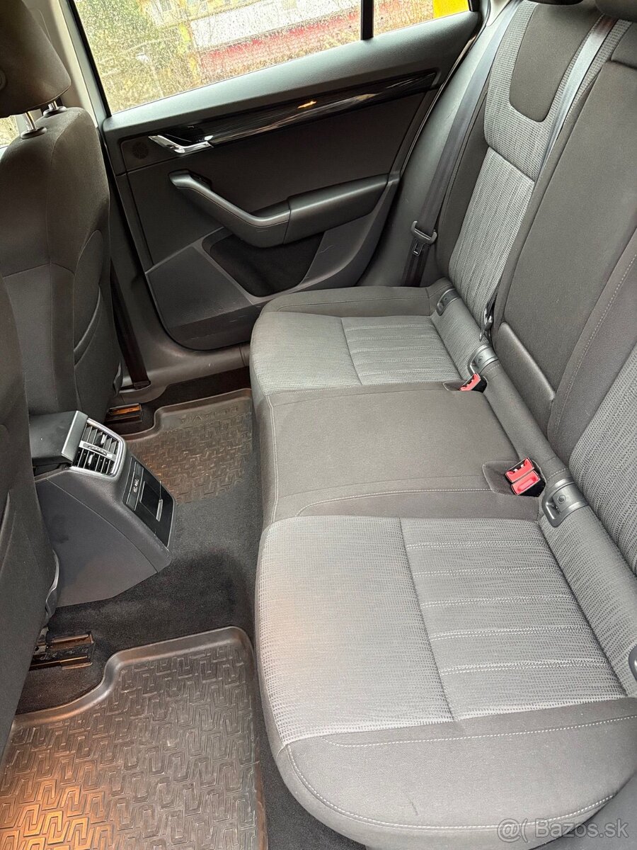 Predám Škoda Octavia III Combi 1,6 TDI Style Plus - 8